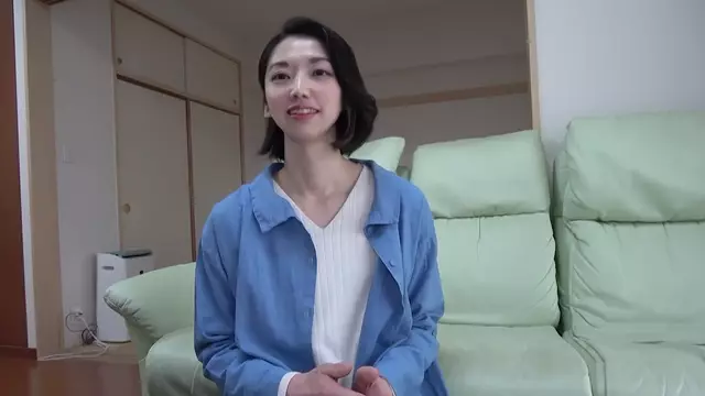 FC2PPV 4094714 婦人警官と人妻。結婚7年目でセックスレス。寮で久しぶりに他人のチンポにご奉仕して中出し。[cen]