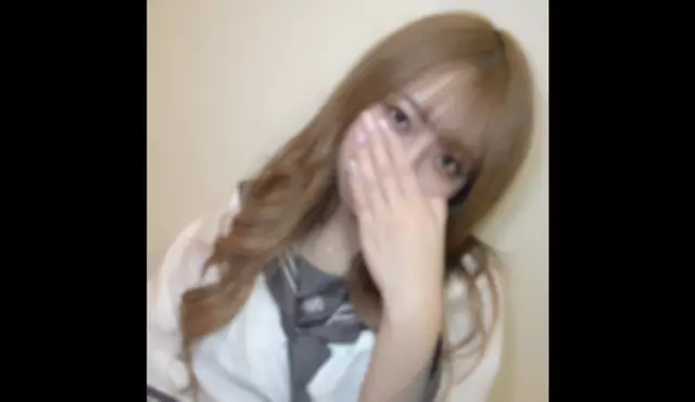 FC2PPV-4468049 [유니폼&수영복] 화려한 머리와 성숙한 외모를 지닌 소녀.사실, "Gen.eki"는 그녀의 안에 몰래 두 번 질내 사정합니다.최고의 섹스 프렌드를 찾는 이야기.