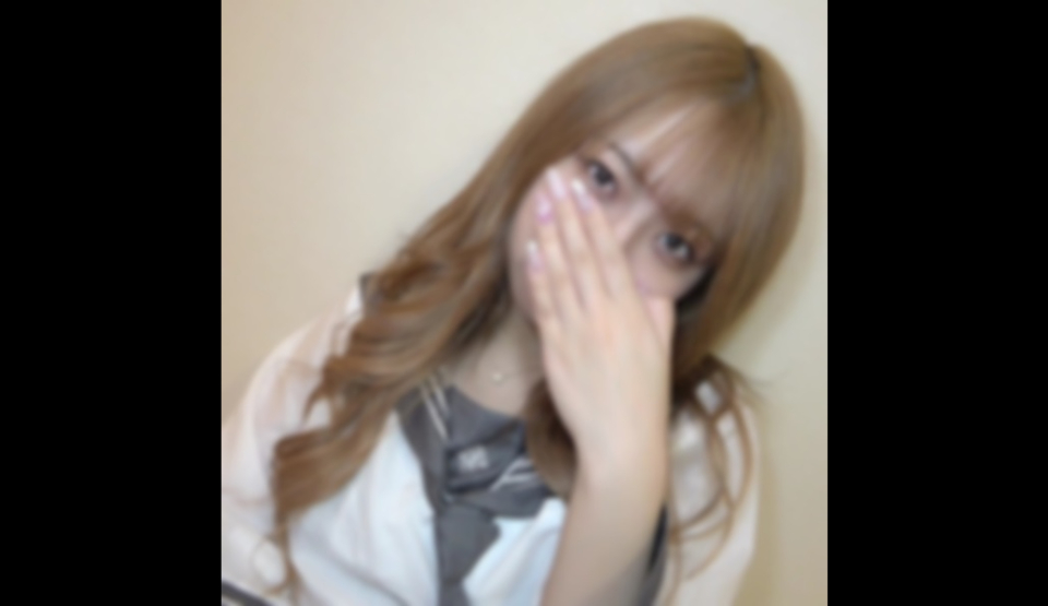 FC2PPV-4468049 【制服＆水着】派手髪で大人っぽ…