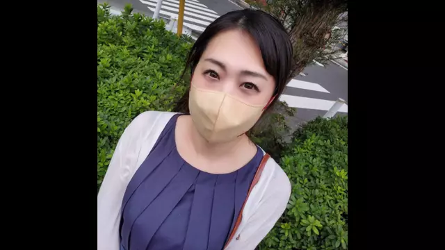 FC2PPV-4482670 "Maaf. Ketahuan? Banyak yang keluar♡" Istri selingkuh mencapai klimaks sepuasnya dengan tongkat orang asing.Wanita yang sudah menikah menggoda dengan masturbasi penis besar dan banyak ejakulasi [tanpa sensor]