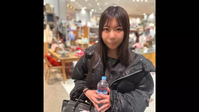 FC2PPV-4440132 [없음/첫촬영] *첫경험!딸기바지 입는 경험이 없는 마나짱(18)은 경험 없는 남자에게 마음대로 시켜주고, 심지어는 질내사정까지 시킨다.