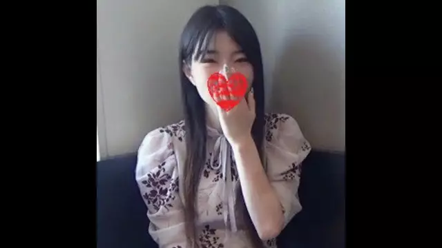 FC2PPV-4448616 1년 만에 섹스를 하는 순진한 소녀.그녀의 매우 수줍은 모습은 노인의 자지를 완전히 발기시킵니다.1년 만에 처음으로 큰 자지가 그녀의 질 구멍에 들이박았습니다!그녀의 좁은 질 속에 2연속 대량 질내 사정!리뷰 덤/정액 삼키는 페라로 기뻐하라!