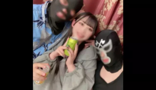 FC2PPV-4524304 [4연속 질내 사정] 홈파티라 부르며 도도한 여자를 누가 먼저 임신시킬 수 있는지 게임을 했습니다.