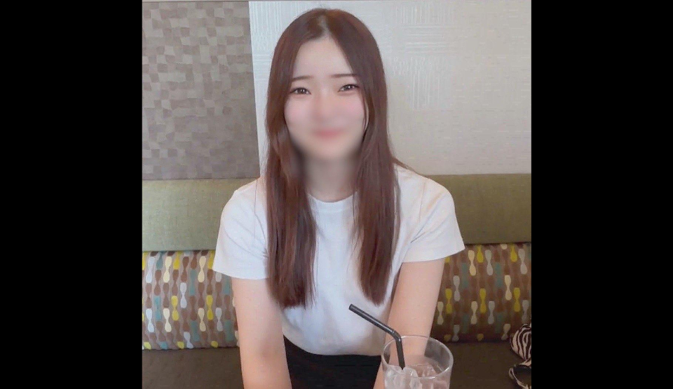 FC2PPV-4525860 하얀 피부에 상큼한 미소를 …